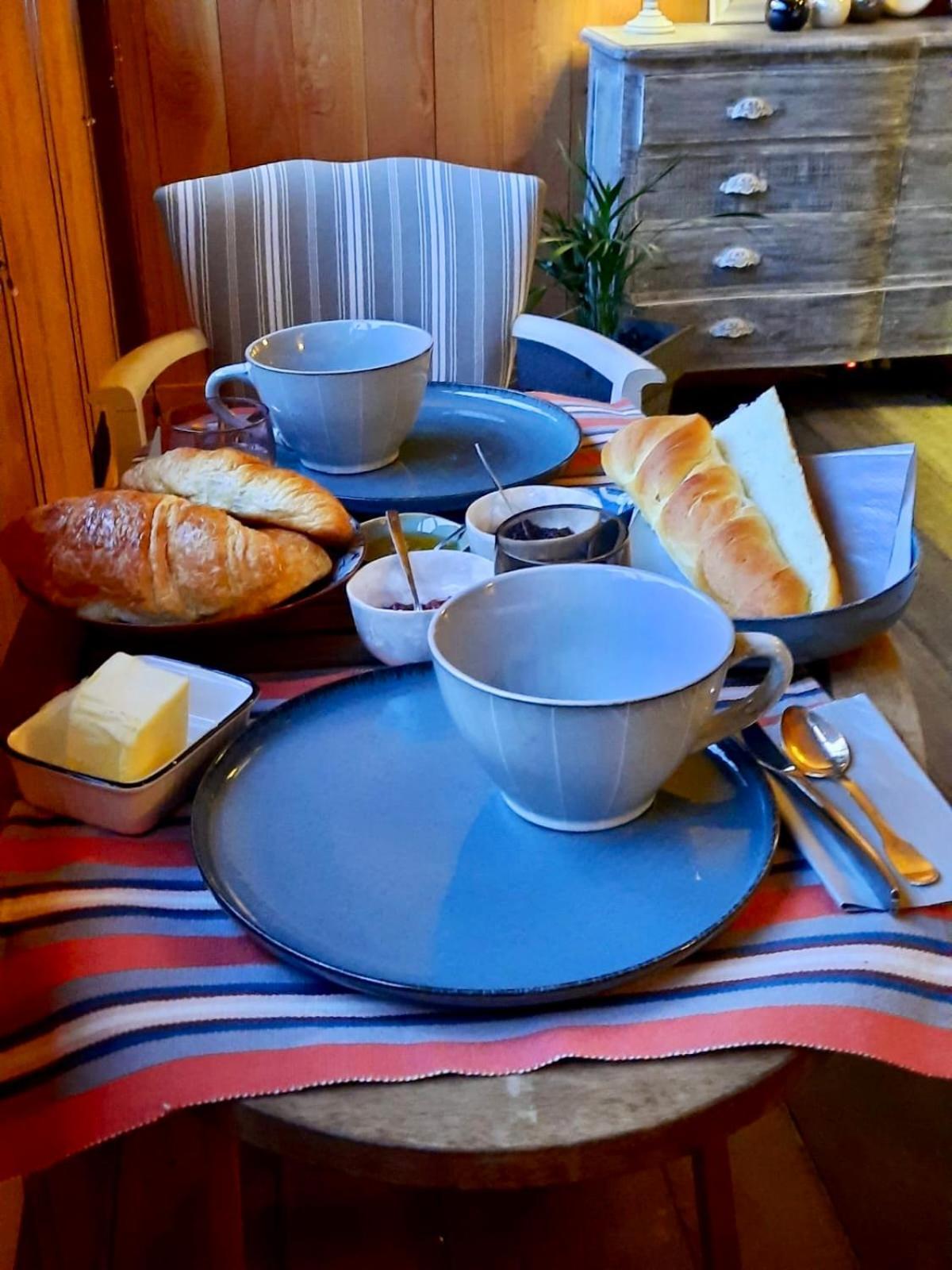 Pierres Et Jardins Bed & Breakfast Senlis  Eksteriør bilde